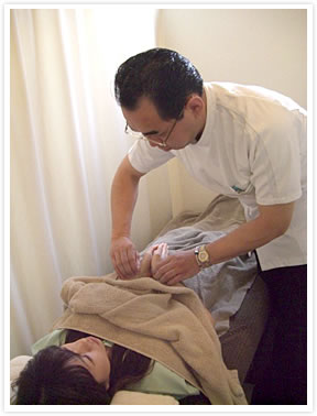 漢方鍼灸による予診と触診
